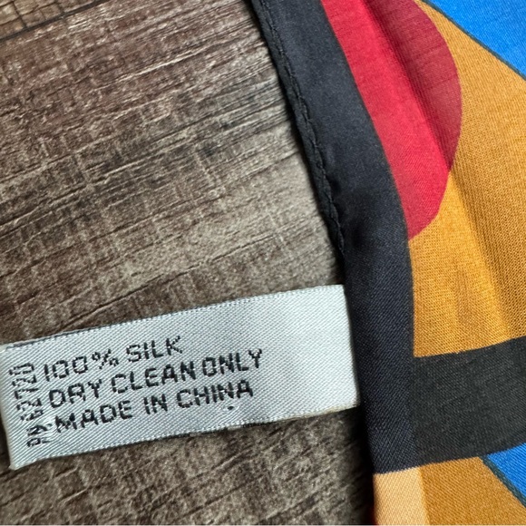 Oscar de la Renta Silk Scarf with Geometric Design - Picture 5 of 5